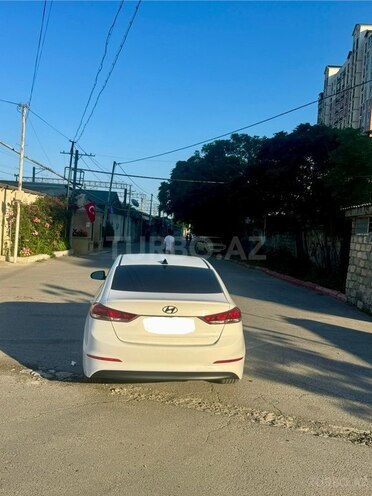 Hyundai Elantra-3