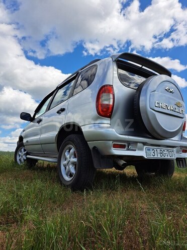 Chevrolet Niva-5