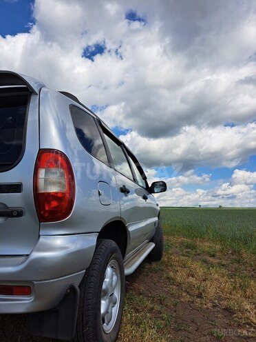 Chevrolet Niva-8