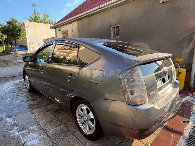 Toyota Prius-5