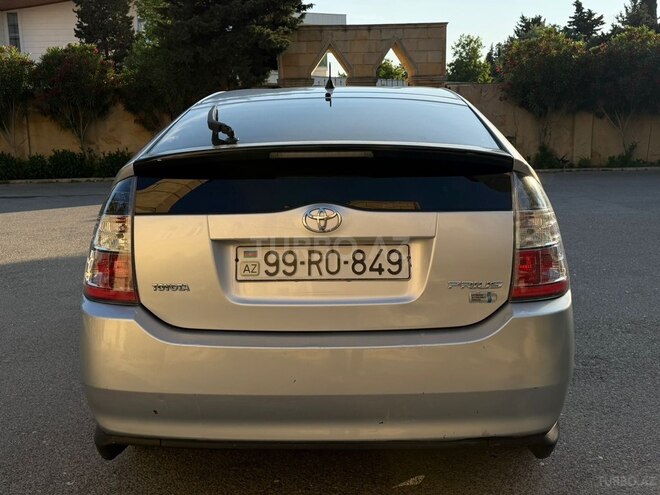 Toyota Prius-4