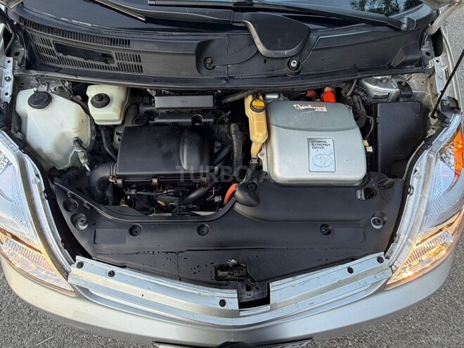 Toyota Prius-12