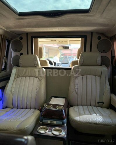 Volkswagen Multivan-8