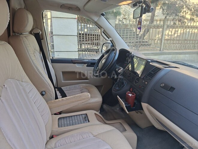 Volkswagen Multivan-15