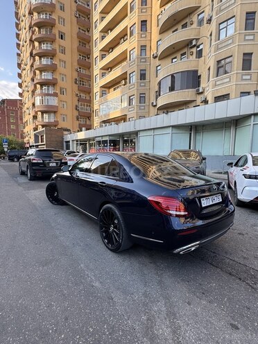 Mercedes E 300-5