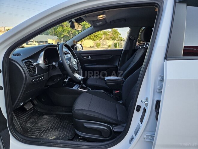 Kia Rio-10