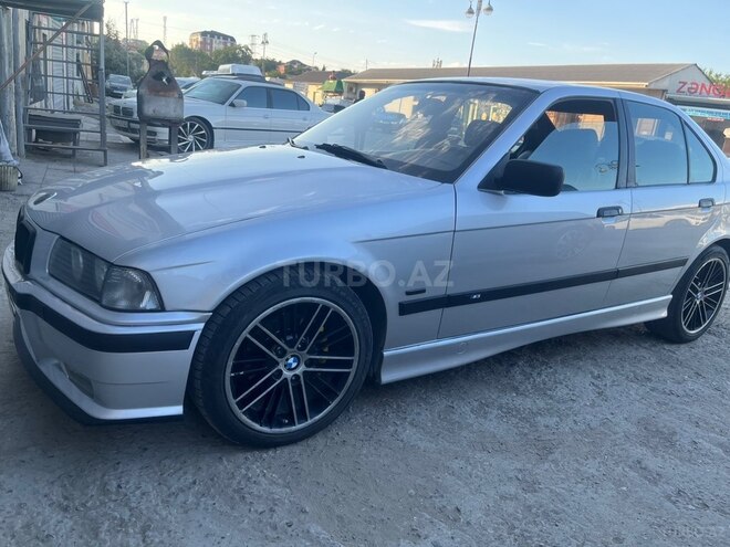 BMW 323-10