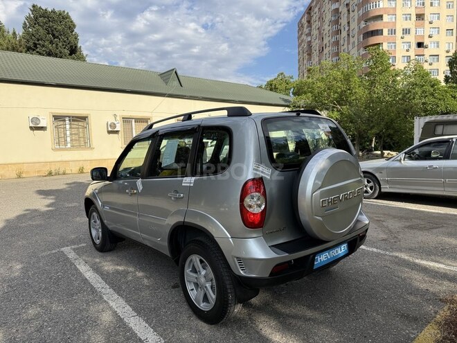 Chevrolet Niva-4