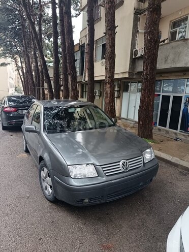 Volkswagen Jetta-1