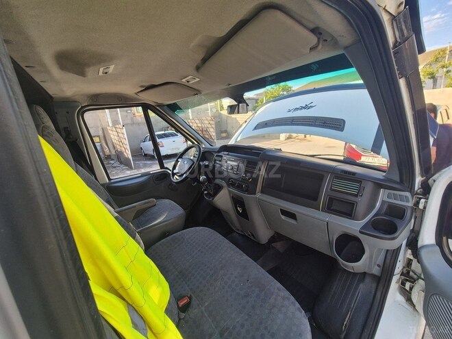 Ford Transit-6