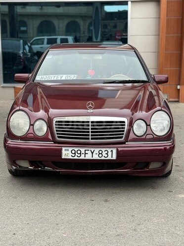 Mercedes E 320-1