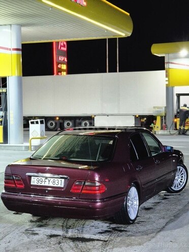 Mercedes E 320-6