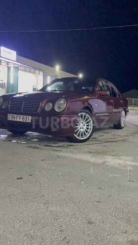 Mercedes E 320-9