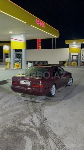 Mercedes E 320-8