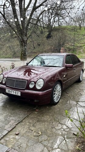 Mercedes E 320-4