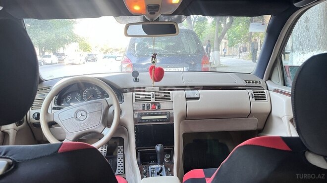 Mercedes E 320-2