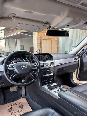 Mercedes E 220-3