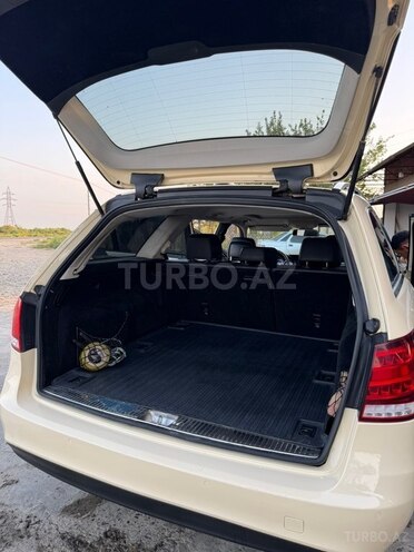 Mercedes E 220-11
