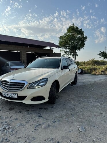 Mercedes E 220-1