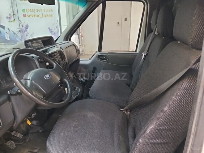 Ford Transit-6