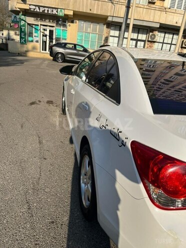 Chevrolet Cruze-13