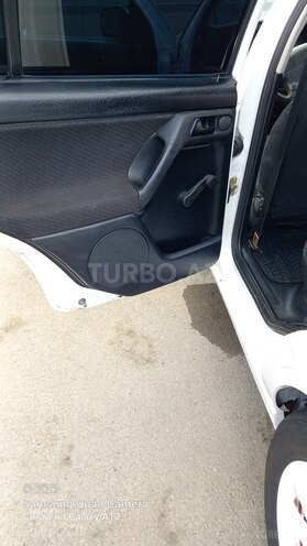 Volkswagen Golf-10