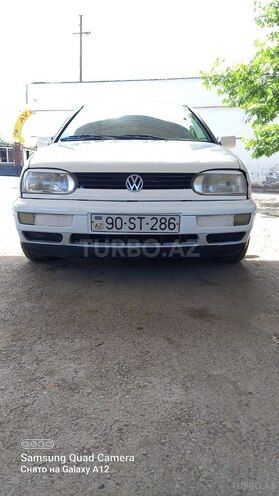 Volkswagen Golf-1