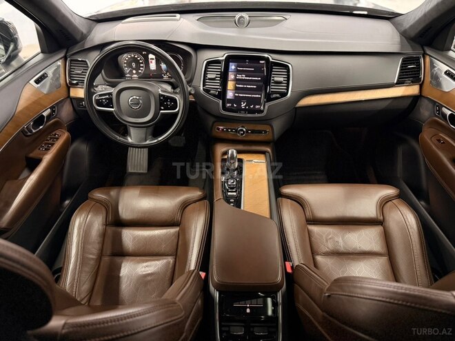 Volvo XC90-10