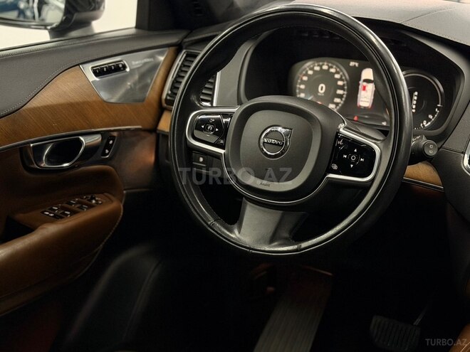 Volvo XC90-9