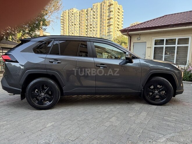 Toyota RAV4-17