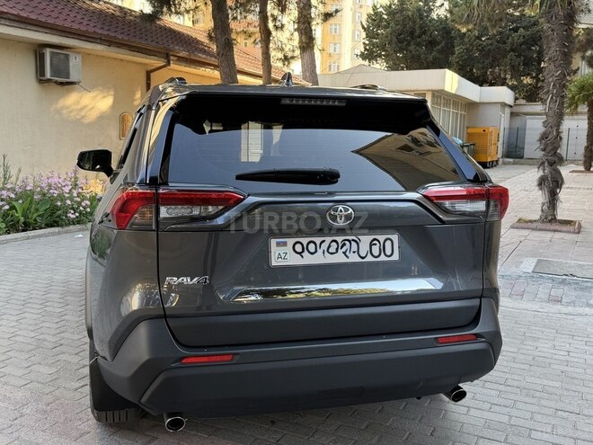 Toyota RAV4-15