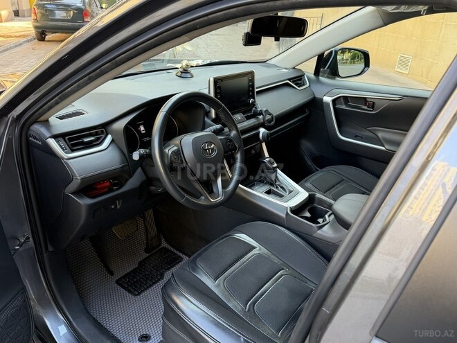 Toyota RAV4-12