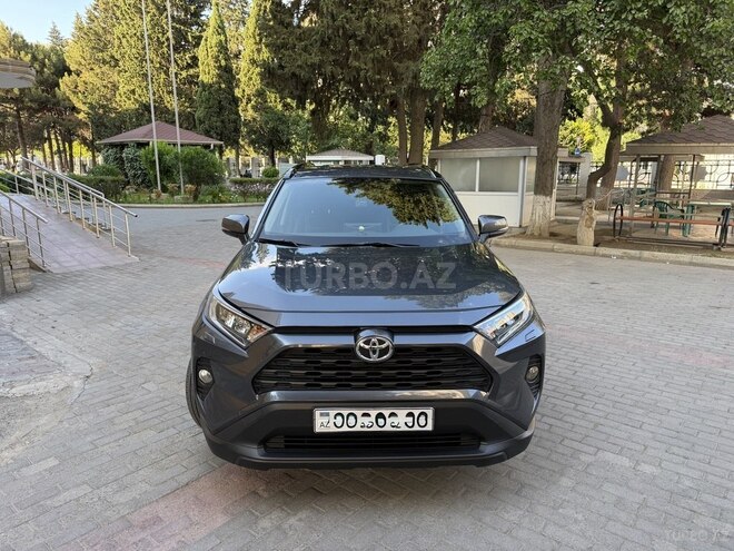 Toyota RAV4-8