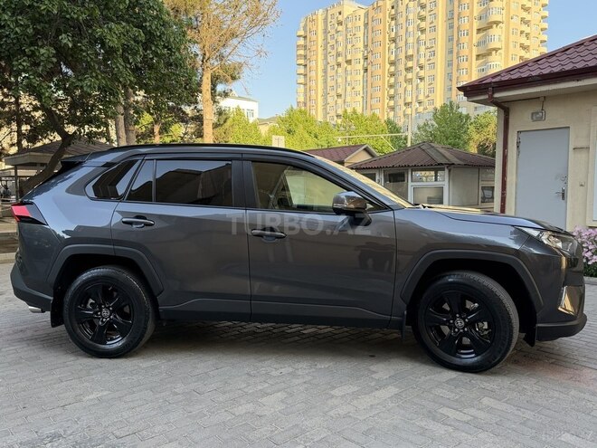 Toyota RAV4-6