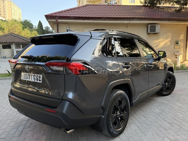 Toyota RAV4-4
