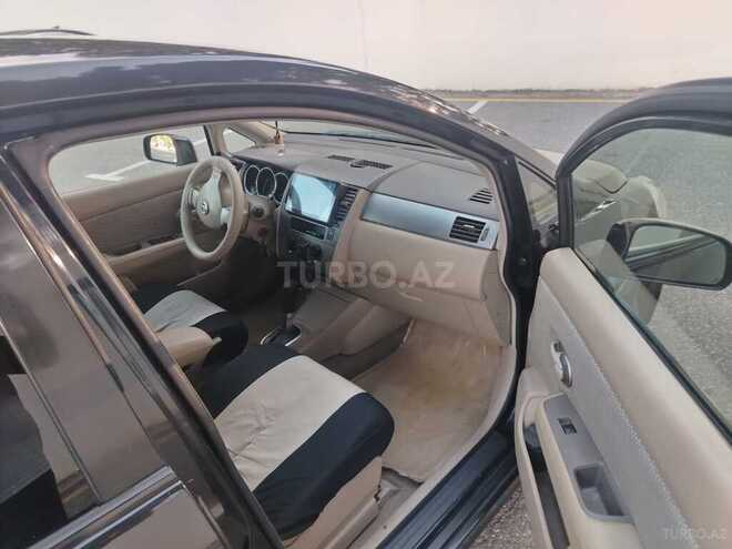 Nissan Tiida-11