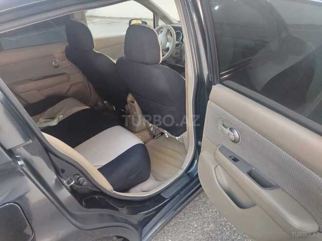 Nissan Tiida-13
