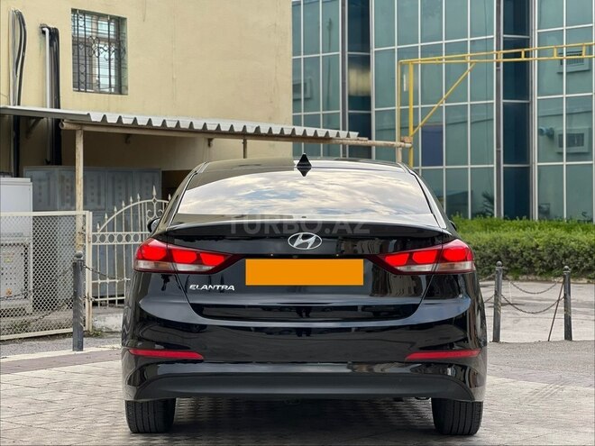 Hyundai Elantra-6