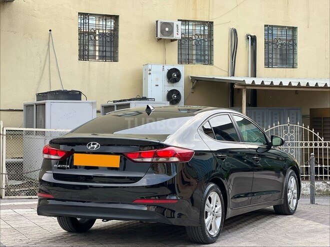 Hyundai Elantra-8