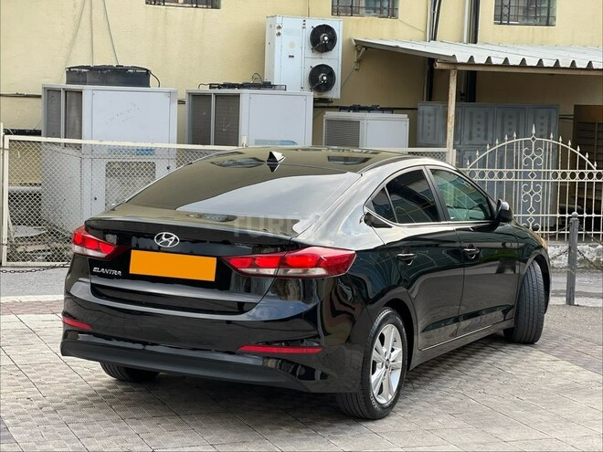 Hyundai Elantra-10