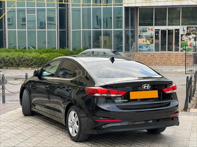 Hyundai Elantra-9