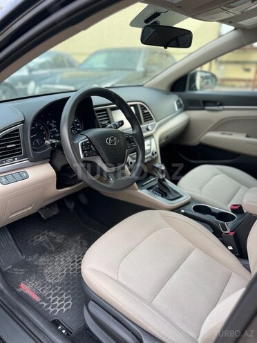 Hyundai Elantra-11