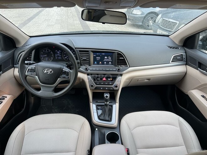 Hyundai Elantra-13