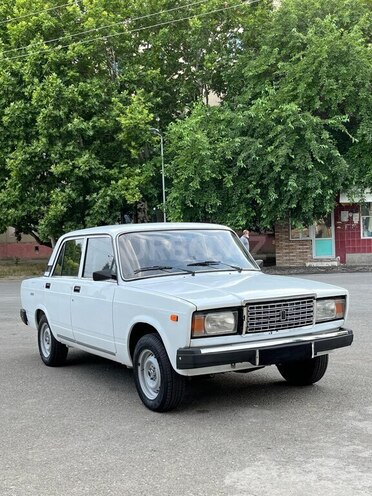 LADA (VAZ) 2107-2