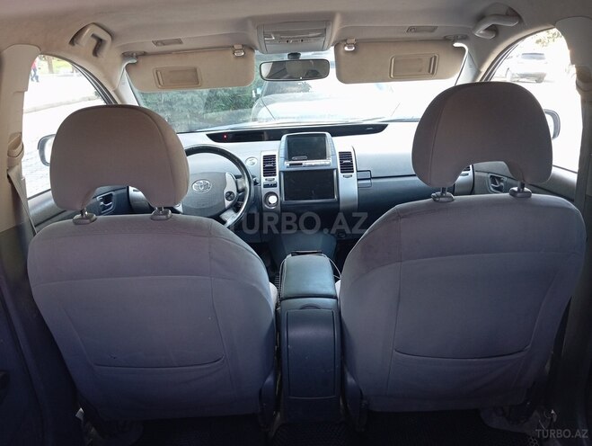 Toyota Prius-5