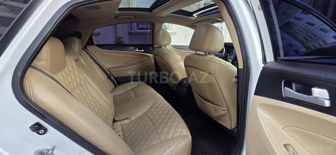 Hyundai Sonata-11