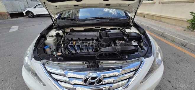 Hyundai Sonata-16