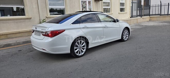 Hyundai Sonata-12