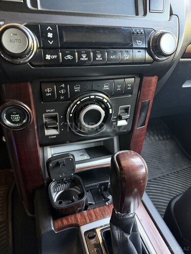 Toyota Land Cruiser Prado-4