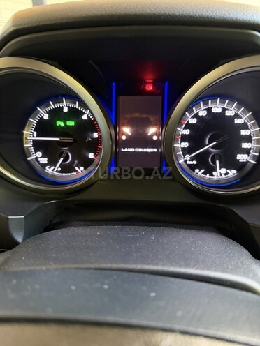 Toyota Land Cruiser Prado-5